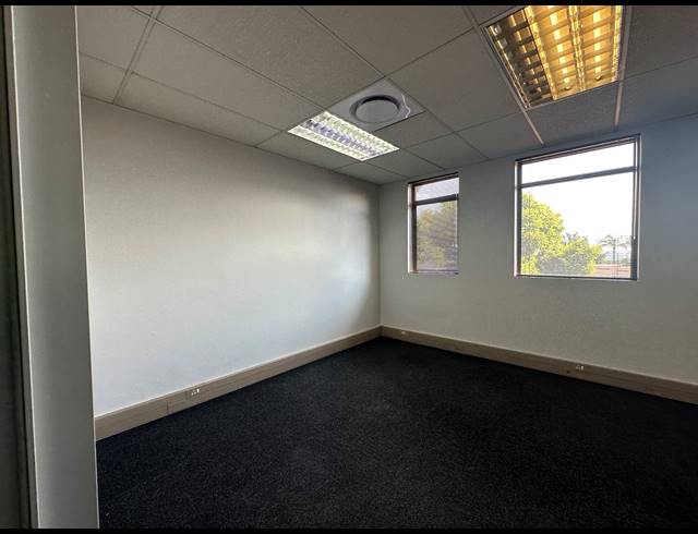 116.80M² OFFICE TO LET IN DIE HOEWES